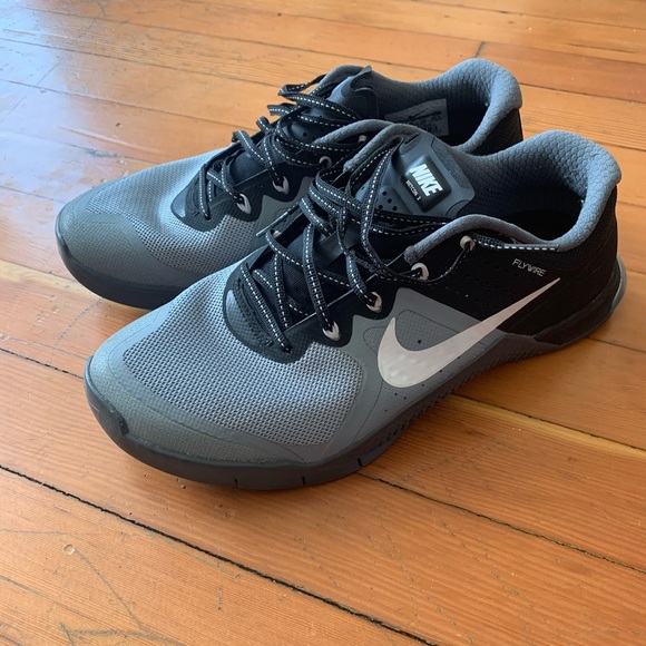 Women’s Metcon 2 size 8.5 grey/black - Picture 2 of 4